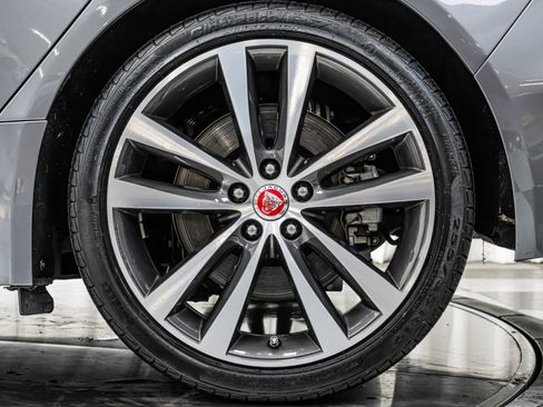 Used 2020 Jaguar XE S image 11