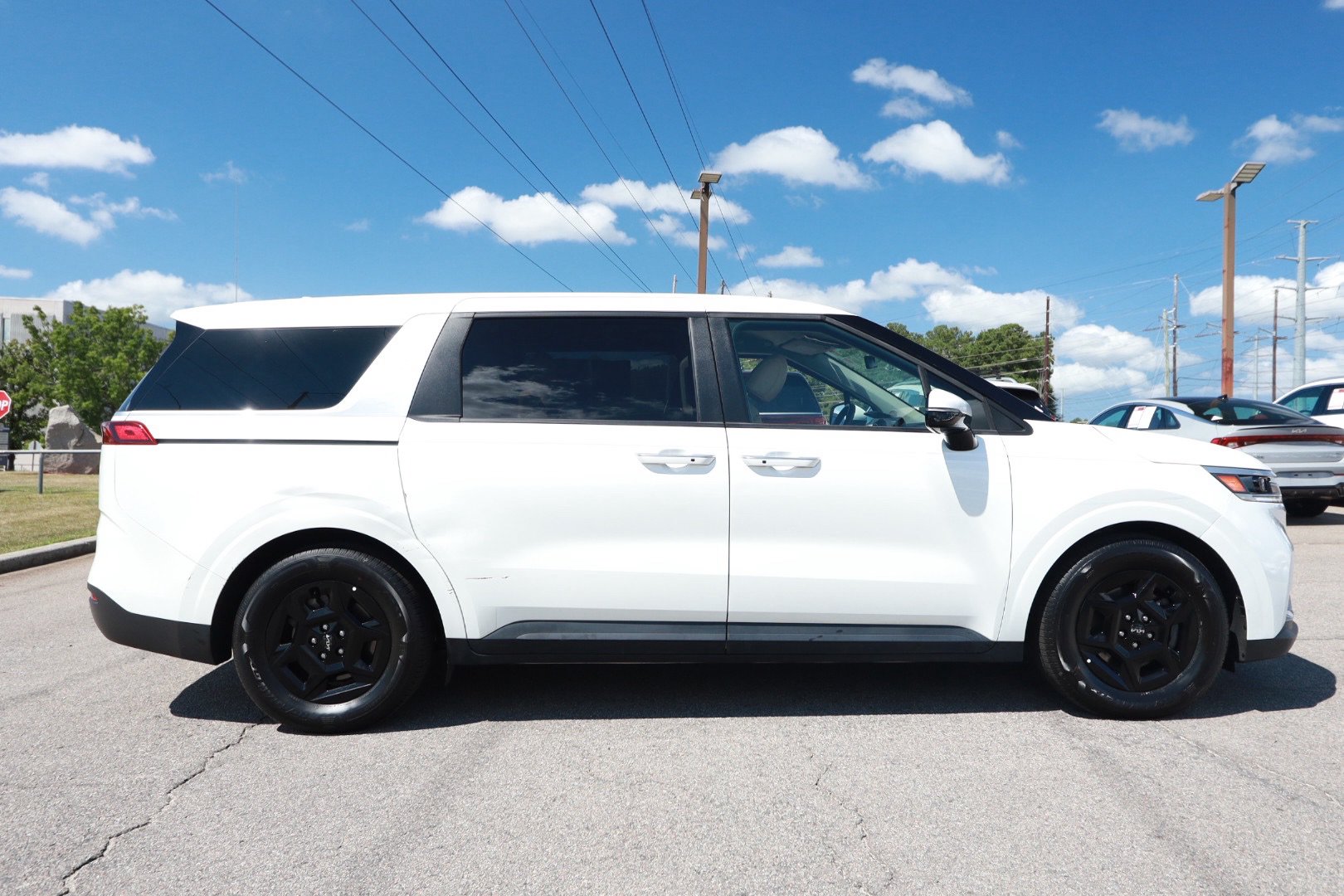 Used 2024 Kia Carnival LX FWD image 6
