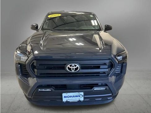 Used 2025 Toyota Tacoma SR5 AWD/4WD image 9