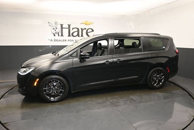 Used 2019 Chrysler Pacifica Limited w/ S Appearance Package FWD image 1