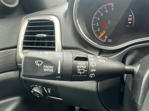 Certified 2021 Jeep Grand Cherokee Laredo X AWD/4WD image 23