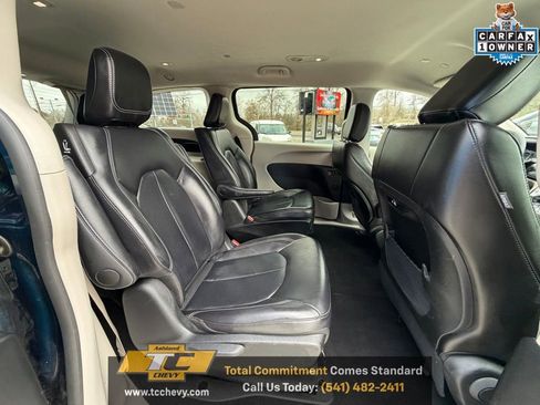 Used 2024 Chrysler Pacifica Select image 13