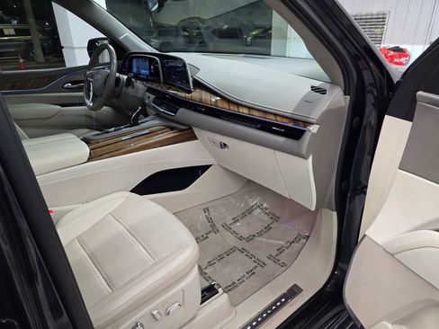 Used 2023 Cadillac Escalade Sport Platinum AWD/4WD image 38
