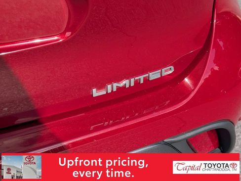 Used 2023 Toyota Highlander Limited FWD image 8