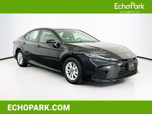 Used 2025 Toyota Camry LE image 1