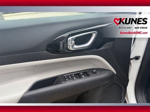 Used 2025 Jeep Compass Limited AWD/4WD image 9