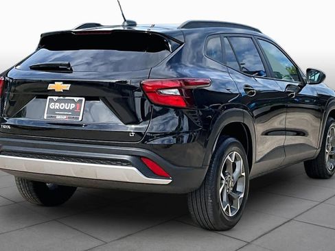 Used 2024 Chevrolet Trax LT FWD image 13