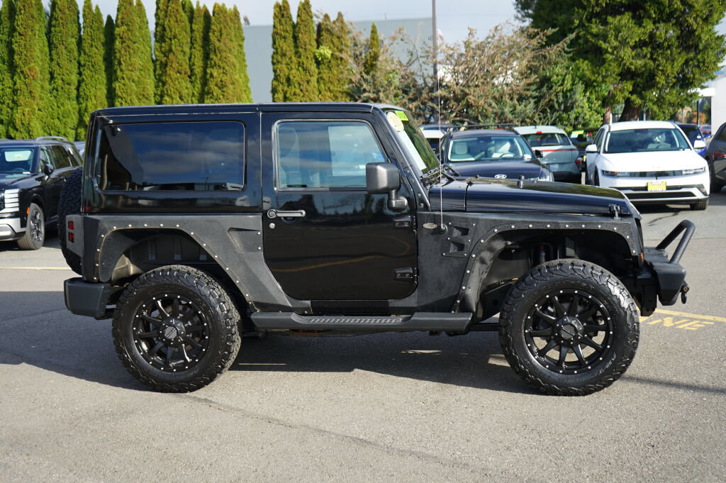 Used 2011 Jeep Wrangler Sahara w/ Connectivity Group AWD/4WD image 5
