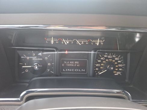 Used 2012 Lincoln Navigator Base 4x2 4dr SUV image 11