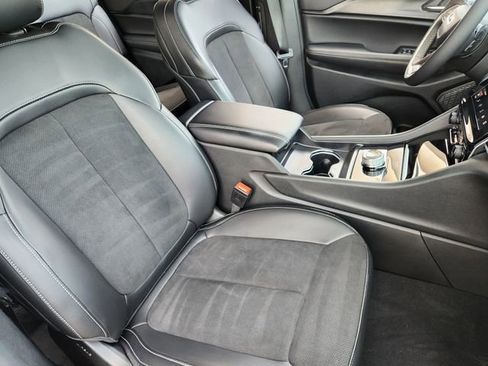 Certified 2025 Jeep Grand Cherokee L Altitude RWD image 13