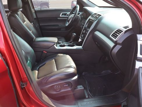 Used 2015 Ford Explorer XLT w/ Equipment Group 202B AWD/4WD image 9