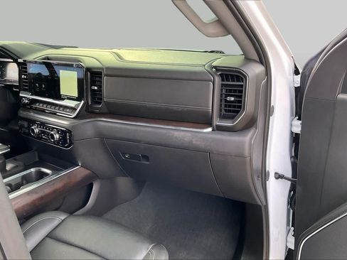 Certified 2024 GMC Sierra 1500 SLT AWD/4WD image 17