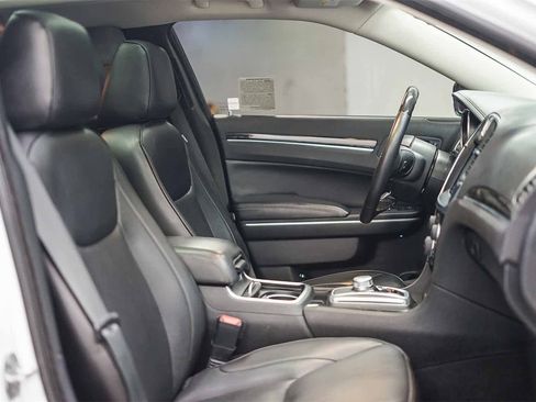 Used 2019 Chrysler 300 Limited image 17