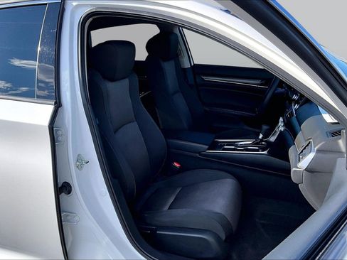 Used 2018 Honda Accord LX image 7