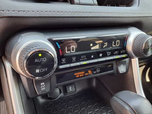 Used 2022 Toyota RAV4 XLE image 20