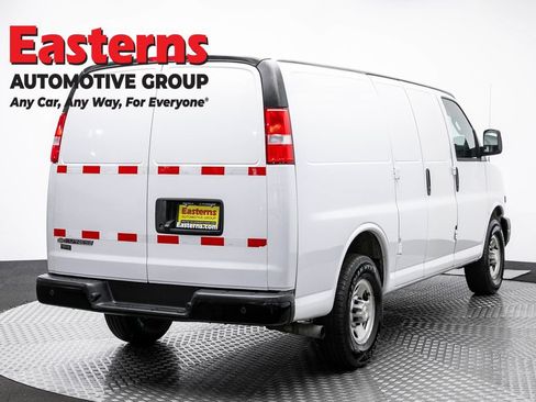 Used 2021 Chevrolet Express 2500 RWD image 5