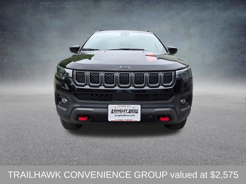 Used 2023 Jeep Compass Trailhawk w/ Trailhawk Convenience Group AWD/4WD image 3