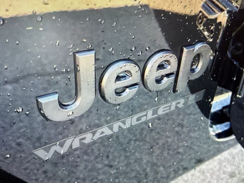 Used 2026 Jeep Wrangler Unlimited Sahara AWD/4WD image 9