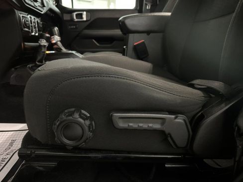 Used 2023 Jeep Gladiator Overland image 20