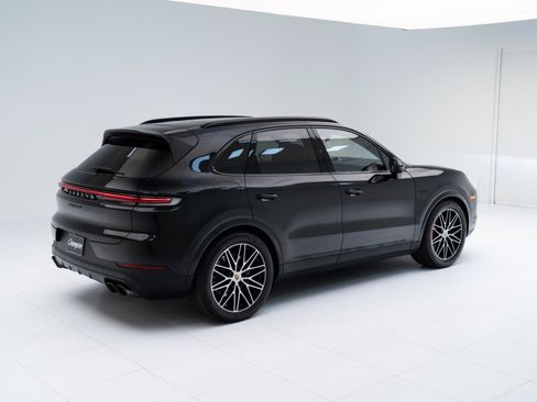Certified 2026 Porsche Cayenne S AWD/4WD image 9
