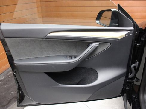 Used 2023 Tesla Model Y Long Range image 25