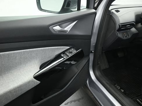 Used 2025 Volkswagen ID.4 Pro RWD image 8