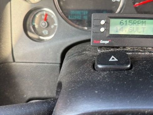 Used 2011 Chevrolet Avalanche LT w/ Luxury Package image 9