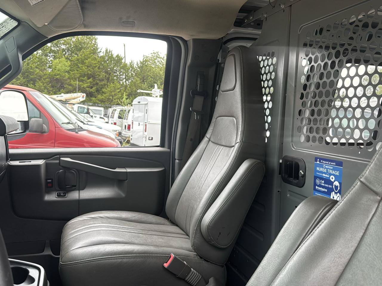 Used 2017 Chevrolet Express 2500 RWD image 17