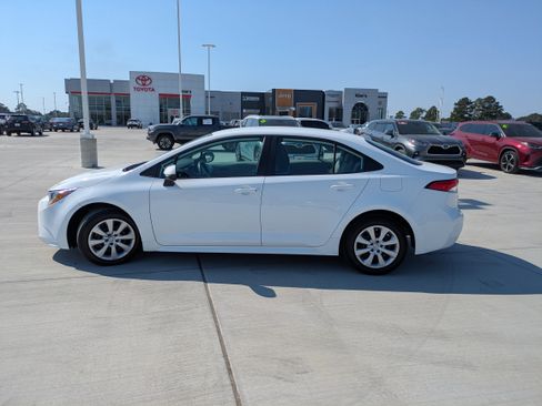 Certified 2023 Toyota Corolla LE image 4