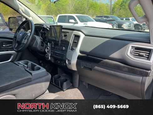 Used 2018 Nissan Titan XD image 9