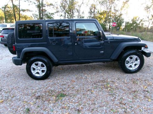 Used 2016 Jeep Wrangler Unlimited Sport image 9