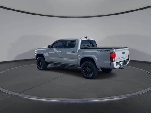 Used 2018 Toyota Tacoma TRD Sport AWD/4WD image 6