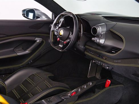 Used 2021 Ferrari F8 Tributo RWD image 34