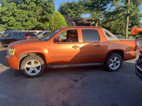 Used 2007 Chevrolet Avalanche LTZ w/ LTZ Preferred Equipment Group AWD/4WD image 10