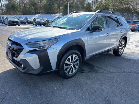 Certified 2025 Subaru Outback Premium image 6