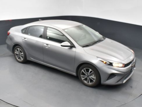 Used 2024 Kia Forte LXS image 17