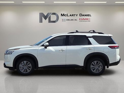 Used 2024 Nissan Pathfinder SV AWD/4WD image 3