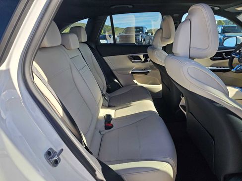 Used 2026 Mercedes-Benz GLC 300 image 12