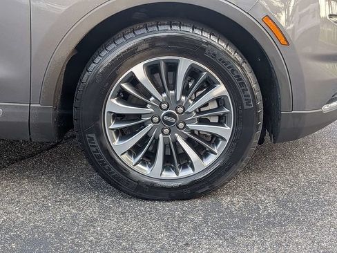 Used 2022 Lincoln Nautilus FWD w/ Premium Package image 11