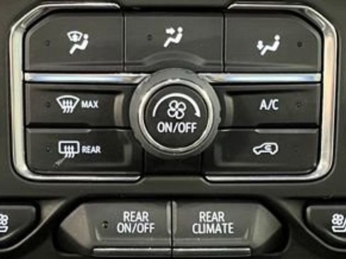 Used 2023 Chevrolet Suburban Premier AWD/4WD image 38