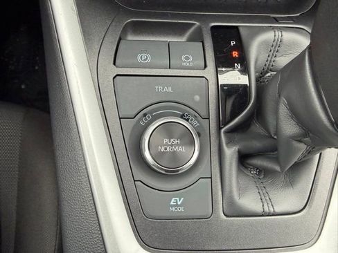 Used 2025 Toyota RAV4 XLE image 19