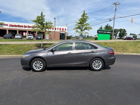 Used 2016 Toyota Camry LE FWD image 3