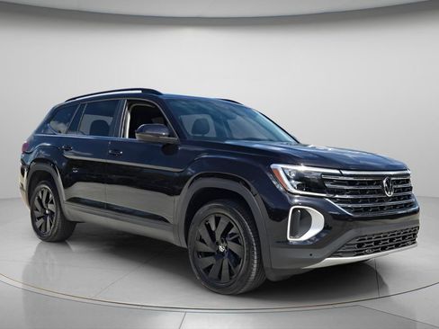 Certified 2026 Volkswagen Atlas SE w/ Panoramic Sunroof Package FWD image 8