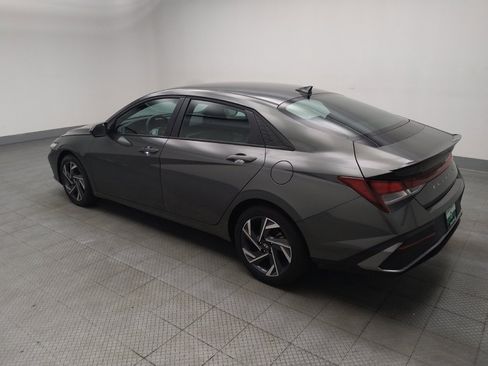 Used 2025 Hyundai Elantra Sport FWD image 3