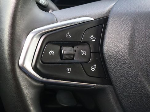 Used 2025 Chevrolet Trax LT w/ LT Convenience Package image 22