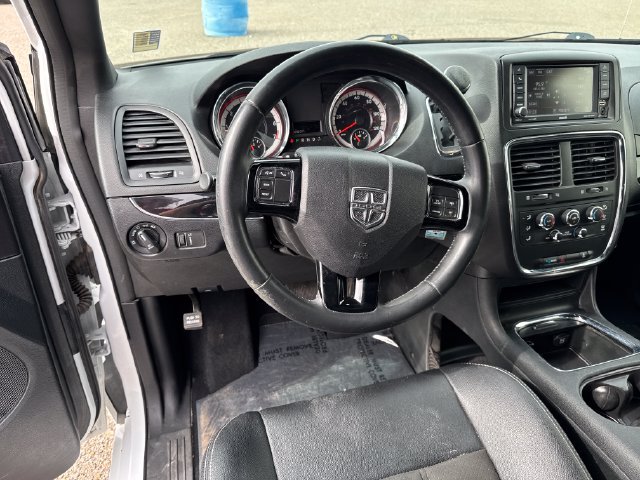 Used 2019 Dodge Grand Caravan SXT w/ Blacktop Package FWD image 13