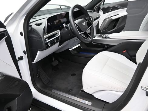 Certified 2024 Cadillac Lyriq Sport AWD/4WD image 9
