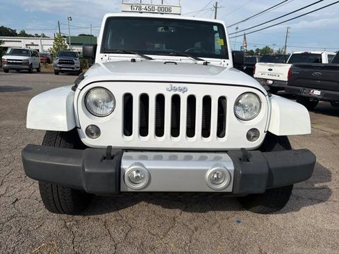 Used 2014 Jeep Wrangler Unlimited Sahara w/ Dual Top Group AWD/4WD image 4