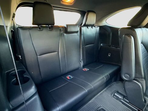 Used 2022 Toyota Highlander XLE image 27