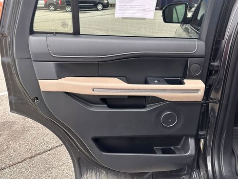 Used 2023 Ford Expedition Limited image 16